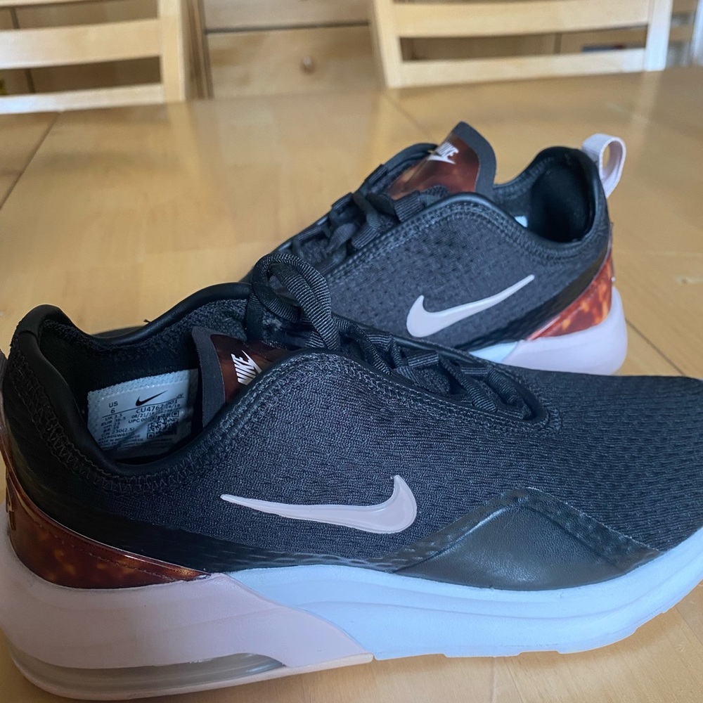 Womens Air Max Motion 2 Size 6.